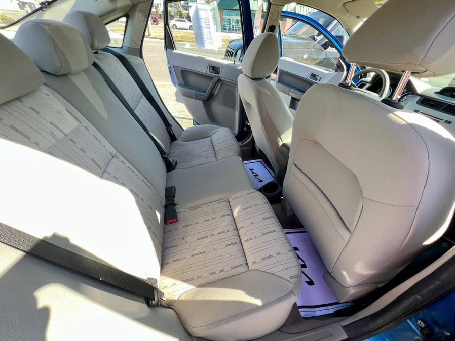 2010 Ford Focus 4dr Sdn SE, available for sale in Wallingford, Connecticut | Wallingford Auto Center LLC. Wallingford, Connecticut 2010 Ford Focus 4dr Sdn SE, available for sale in Wallingford, Connecticut | Wallingford Auto Center LLC. Wallingford, Connecticut