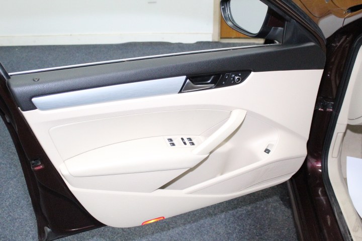 2012 Volkswagen Passat 4dr Sdn 2.5L Auto SE w/Sunroof PZEV, available for sale in Plainville, Connecticut | New England Auto Sales LLC. Plainville, Connecticut 2012 Volkswagen Passat 4dr Sdn 2.5L Auto SE w/Sunroof PZEV, available for sale in Plainville, Connecticut | New England Auto Sales LLC. Plainville, Connecticut