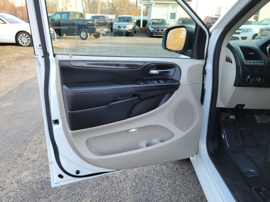 2016 Dodge Grand Caravan 4dr Wgn American Value Pkg, available for sale in East Windsor, Connecticut | Toro Auto. East Windsor, Connecticut 2016 Dodge Grand Caravan 4dr Wgn American Value Pkg, available for sale in East Windsor, Connecticut | Toro Auto. East Windsor, Connecticut