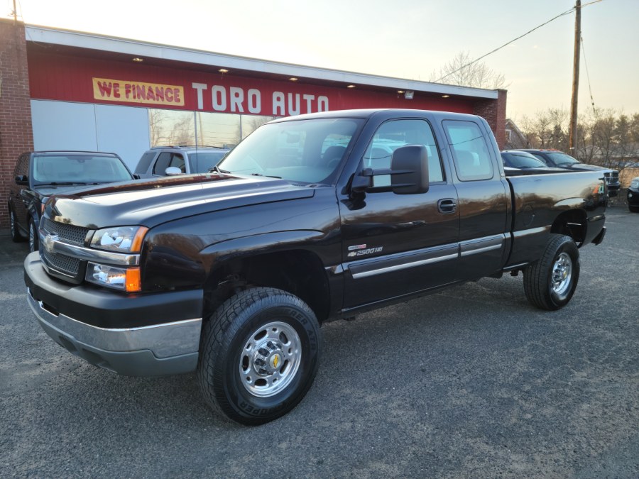 2005 Chevrolet Silverado 2500HD LS 4WD Extended Cab 6.6 Duramax Diesel, available for sale in East Windsor, Connecticut | Toro Auto. East Windsor, Connecticut