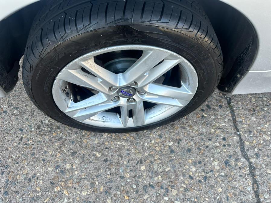 2014 Volvo S60 4dr Sdn T5 Premier FWD, available for sale in Manchester, Connecticut | Carsonmain LLC. Manchester, Connecticut 2014 Volvo S60 4dr Sdn T5 Premier FWD, available for sale in Manchester, Connecticut | Carsonmain LLC. Manchester, Connecticut