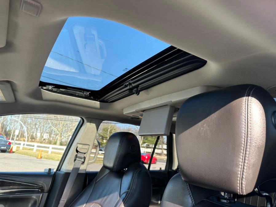 2015 Buick Enclave AWD 4dr Premium, available for sale in South Windsor, Connecticut | Mike And Tony Auto Sales, Inc. South Windsor, Connecticut 2015 Buick Enclave AWD 4dr Premium, available for sale in South Windsor, Connecticut | Mike And Tony Auto Sales, Inc. South Windsor, Connecticut