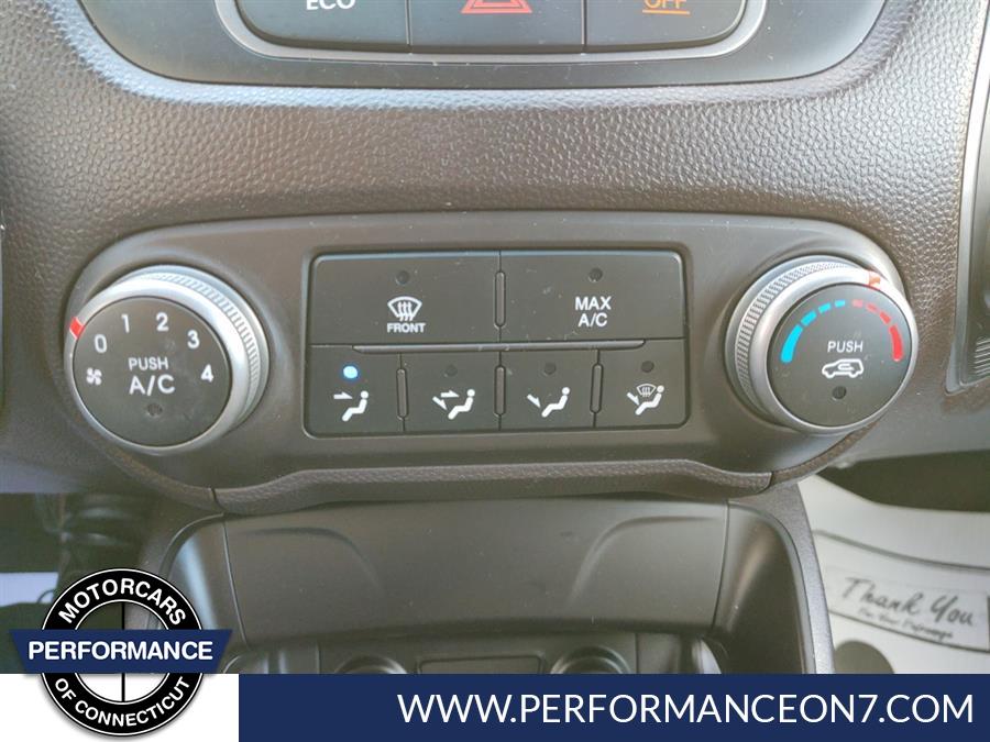 2015 Hyundai Tucson FWD 4dr GLS, available for sale in Wilton, Connecticut | Performance Motor Cars Of Connecticut LLC. Wilton, Connecticut 2015 Hyundai Tucson FWD 4dr GLS, available for sale in Wilton, Connecticut | Performance Motor Cars Of Connecticut LLC. Wilton, Connecticut