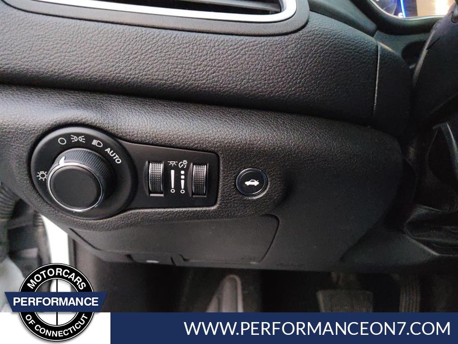 2015 Chrysler 200 4dr Sdn Limited, available for sale in Wilton, Connecticut | Performance Motor Cars Of Connecticut LLC. Wilton, Connecticut 2015 Chrysler 200 4dr Sdn Limited, available for sale in Wilton, Connecticut | Performance Motor Cars Of Connecticut LLC. Wilton, Connecticut