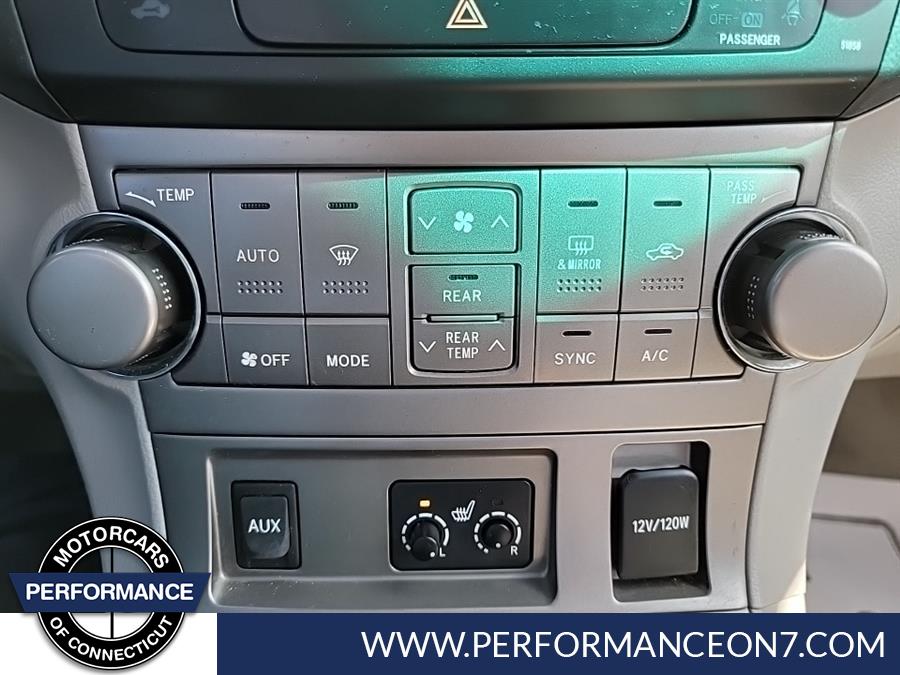 2010 Toyota Highlander 4WD 4dr V6 SE, available for sale in Wilton, Connecticut | Performance Motor Cars Of Connecticut LLC. Wilton, Connecticut 2010 Toyota Highlander 4WD 4dr V6 SE, available for sale in Wilton, Connecticut | Performance Motor Cars Of Connecticut LLC. Wilton, Connecticut