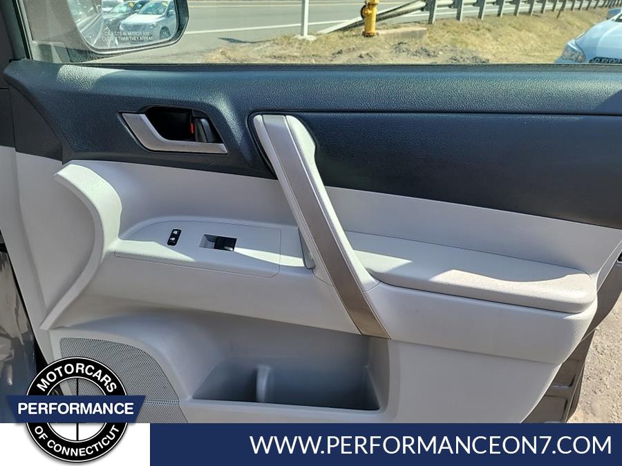 2010 Toyota Highlander 4WD 4dr V6 SE, available for sale in Wilton, Connecticut | Performance Motor Cars Of Connecticut LLC. Wilton, Connecticut 2010 Toyota Highlander 4WD 4dr V6 SE, available for sale in Wilton, Connecticut | Performance Motor Cars Of Connecticut LLC. Wilton, Connecticut