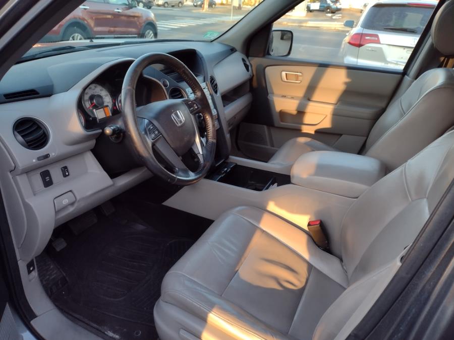 2011 Honda Pilot 4WD 4dr EX-L, available for sale in Chicopee, Massachusetts | Matts Auto Mall LLC. Chicopee, Massachusetts 2011 Honda Pilot 4WD 4dr EX-L, available for sale in Chicopee, Massachusetts | Matts Auto Mall LLC. Chicopee, Massachusetts