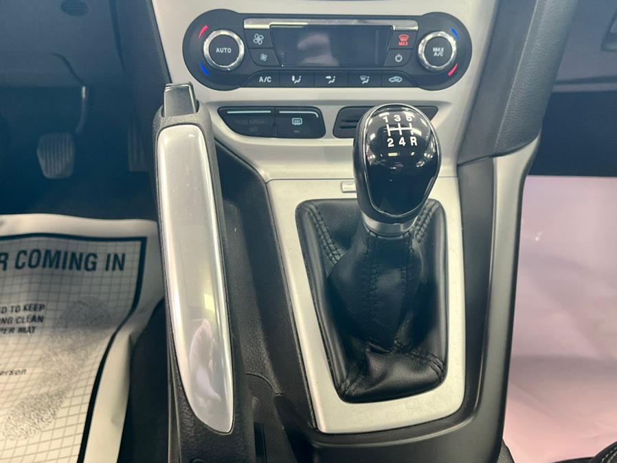2013 Ford Focus 5dr HB SE, available for sale in Massapequa Park, New York | Power Motors East. Massapequa Park, New York 2013 Ford Focus 5dr HB SE, available for sale in Massapequa Park, New York | Power Motors East. Massapequa Park, New York