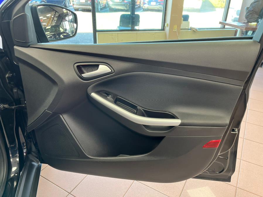 2013 Ford Focus 5dr HB SE, available for sale in Massapequa Park, New York | Power Motors East. Massapequa Park, New York 2013 Ford Focus 5dr HB SE, available for sale in Massapequa Park, New York | Power Motors East. Massapequa Park, New York