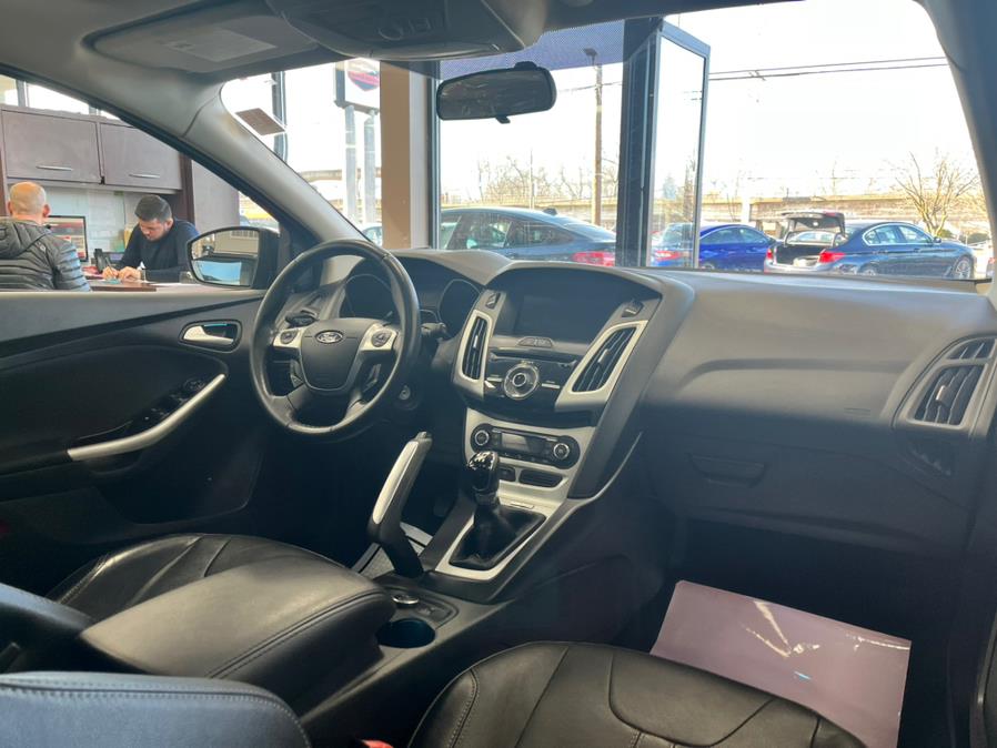 2013 Ford Focus 5dr HB SE, available for sale in Massapequa Park, New York | Power Motors East. Massapequa Park, New York 2013 Ford Focus 5dr HB SE, available for sale in Massapequa Park, New York | Power Motors East. Massapequa Park, New York