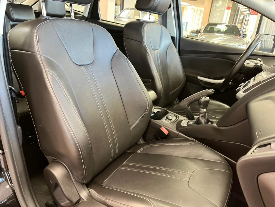 2013 Ford Focus 5dr HB SE, available for sale in Massapequa Park, New York | Power Motors East. Massapequa Park, New York 2013 Ford Focus 5dr HB SE, available for sale in Massapequa Park, New York | Power Motors East. Massapequa Park, New York