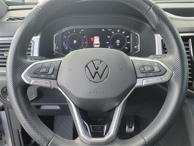 2020 Volkswagen Atlas Cross Sport 3.6L V6 SEL R-Line, available for sale in Avon, Connecticut | Sullivan Automotive Group. Avon, Connecticut 2020 Volkswagen Atlas Cross Sport 3.6L V6 SEL R-Line, available for sale in Avon, Connecticut | Sullivan Automotive Group. Avon, Connecticut