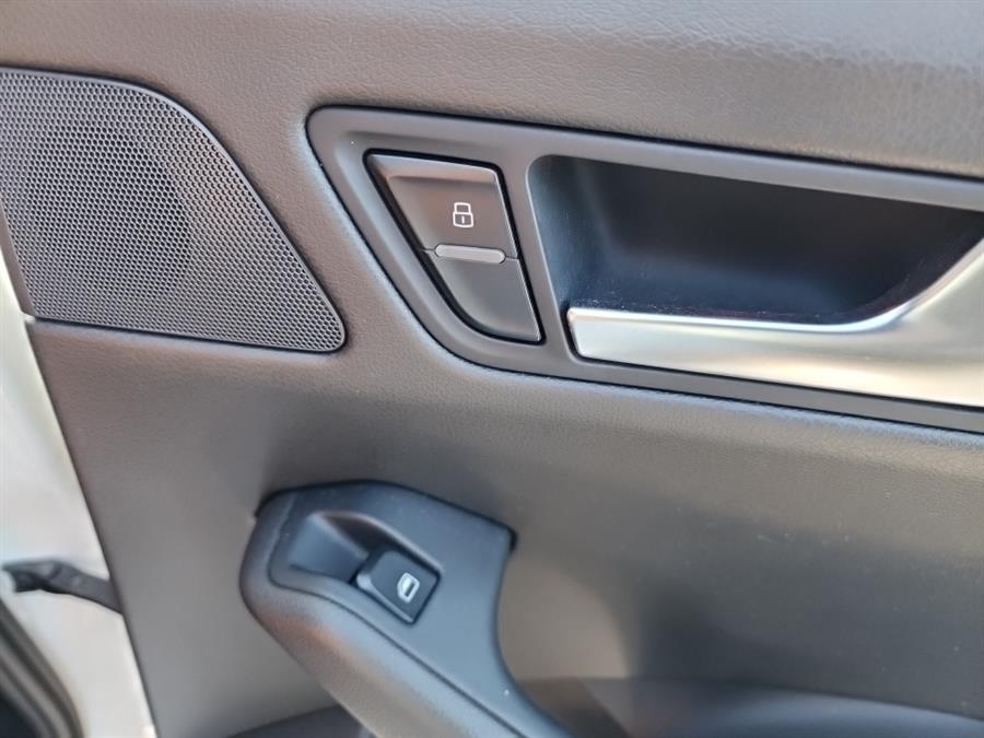 2012 Audi Q5 quattro 4dr 2.0T Premium Plus, available for sale in Islip, New York | L.I. Auto Gallery. Islip, New York 2012 Audi Q5 quattro 4dr 2.0T Premium Plus, available for sale in Islip, New York | L.I. Auto Gallery. Islip, New York