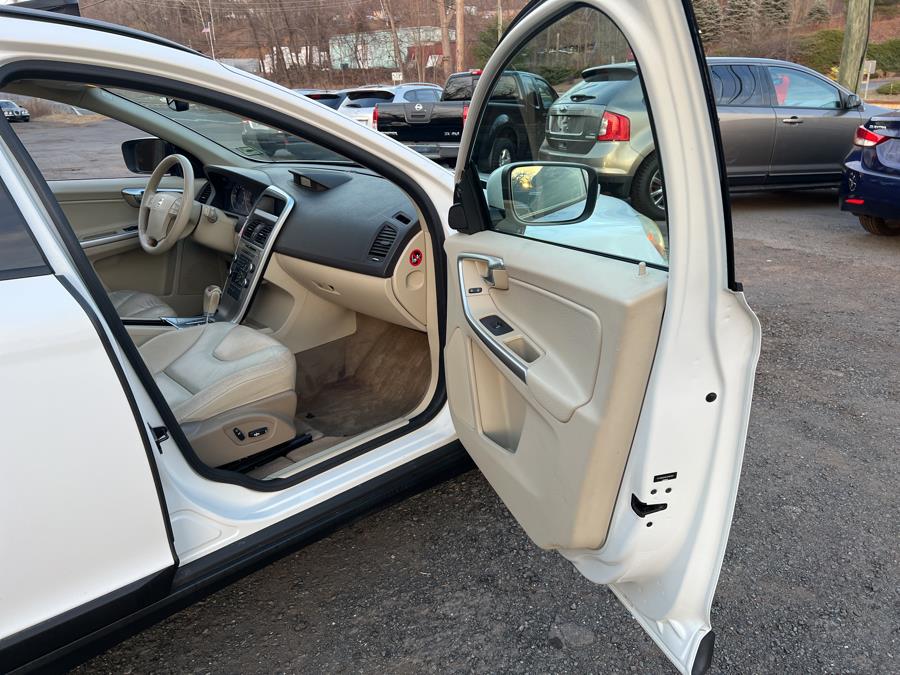 2010 Volvo XC60 AWD 4dr 3.2L w/Moonroof, available for sale in Berlin, Connecticut | Main Auto of Berlin. Berlin, Connecticut 2010 Volvo XC60 AWD 4dr 3.2L w/Moonroof, available for sale in Berlin, Connecticut | Main Auto of Berlin. Berlin, Connecticut