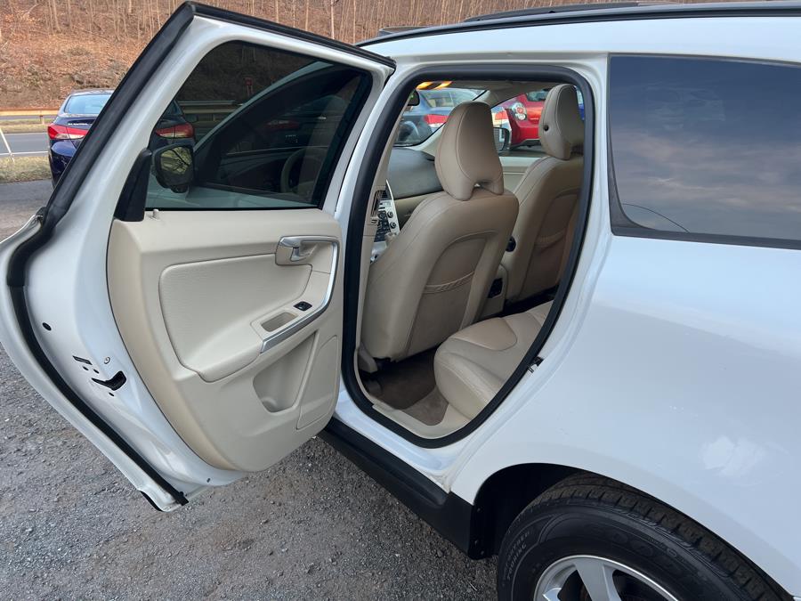 2010 Volvo XC60 AWD 4dr 3.2L w/Moonroof, available for sale in Berlin, Connecticut | Main Auto of Berlin. Berlin, Connecticut 2010 Volvo XC60 AWD 4dr 3.2L w/Moonroof, available for sale in Berlin, Connecticut | Main Auto of Berlin. Berlin, Connecticut