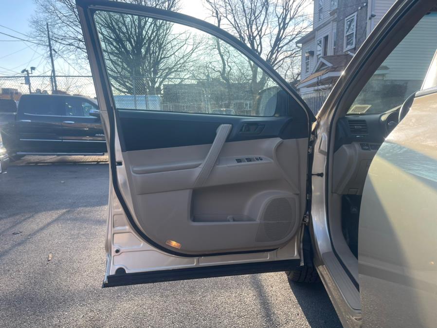 2012 Toyota Highlander 4WD 4dr V6, available for sale in Irvington, New Jersey | Elis Motors Corp. Irvington, New Jersey 2012 Toyota Highlander 4WD 4dr V6, available for sale in Irvington, New Jersey | Elis Motors Corp. Irvington, New Jersey
