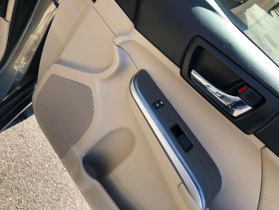 2013 Toyota Camry Hybrid 4dr Sdn XLE, available for sale in Irvington, New Jersey | Elis Motors Corp. Irvington, New Jersey 2013 Toyota Camry Hybrid 4dr Sdn XLE, available for sale in Irvington, New Jersey | Elis Motors Corp. Irvington, New Jersey