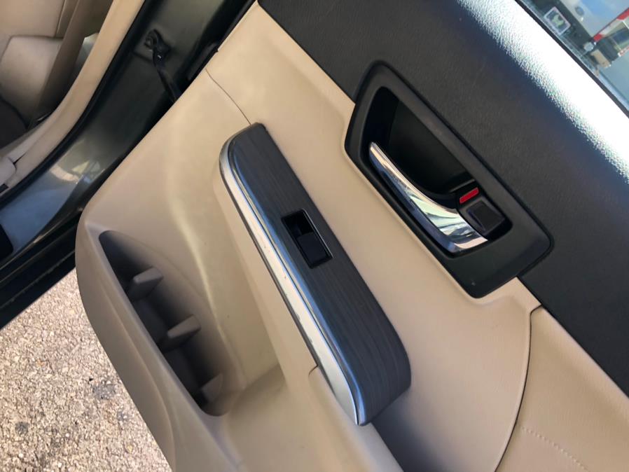 2013 Toyota Camry Hybrid 4dr Sdn XLE, available for sale in Irvington, New Jersey | Elis Motors Corp. Irvington, New Jersey 2013 Toyota Camry Hybrid 4dr Sdn XLE, available for sale in Irvington, New Jersey | Elis Motors Corp. Irvington, New Jersey