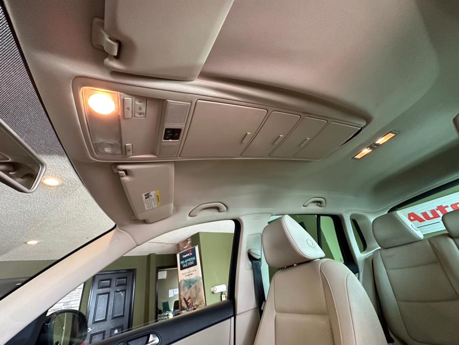 2012 Volkswagen Tiguan 4WD 4dr Auto SE w/Sunroof & Nav, available for sale in West Hartford, Connecticut | AutoMax. West Hartford, Connecticut 2012 Volkswagen Tiguan 4WD 4dr Auto SE w/Sunroof & Nav, available for sale in West Hartford, Connecticut | AutoMax. West Hartford, Connecticut