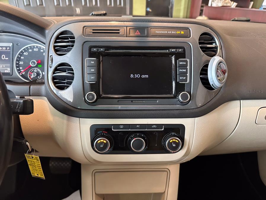 2012 Volkswagen Tiguan 4WD 4dr Auto SE w/Sunroof & Nav, available for sale in West Hartford, Connecticut | AutoMax. West Hartford, Connecticut 2012 Volkswagen Tiguan 4WD 4dr Auto SE w/Sunroof & Nav, available for sale in West Hartford, Connecticut | AutoMax. West Hartford, Connecticut