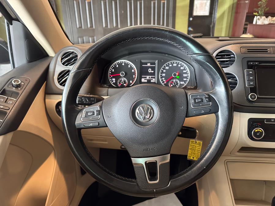 2012 Volkswagen Tiguan 4WD 4dr Auto SE w/Sunroof & Nav, available for sale in West Hartford, Connecticut | AutoMax. West Hartford, Connecticut 2012 Volkswagen Tiguan 4WD 4dr Auto SE w/Sunroof & Nav, available for sale in West Hartford, Connecticut | AutoMax. West Hartford, Connecticut