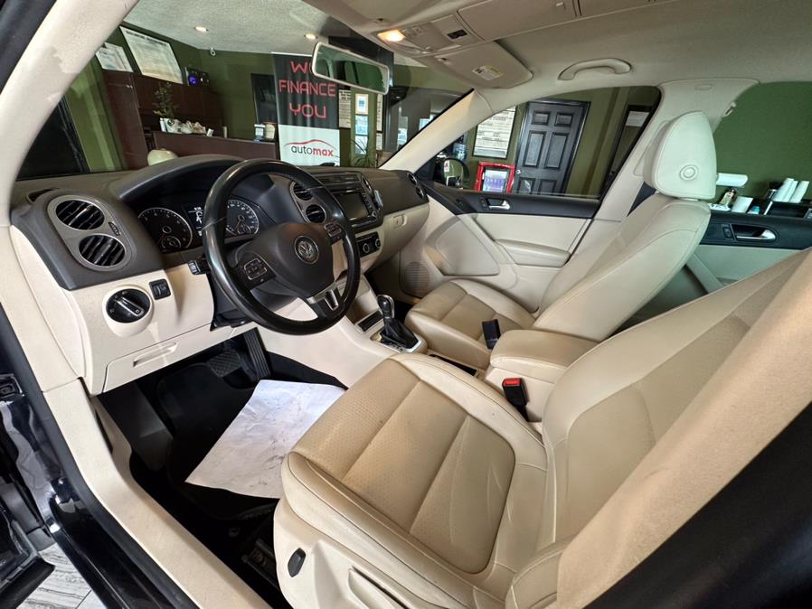 2012 Volkswagen Tiguan 4WD 4dr Auto SE w/Sunroof & Nav, available for sale in West Hartford, Connecticut | AutoMax. West Hartford, Connecticut 2012 Volkswagen Tiguan 4WD 4dr Auto SE w/Sunroof & Nav, available for sale in West Hartford, Connecticut | AutoMax. West Hartford, Connecticut