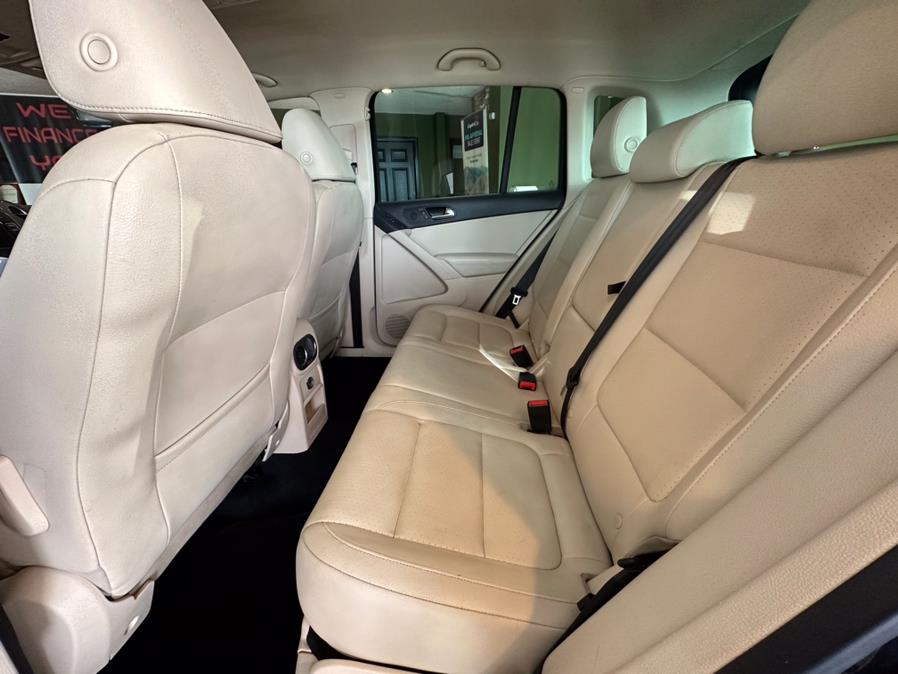 2012 Volkswagen Tiguan 4WD 4dr Auto SE w/Sunroof & Nav, available for sale in West Hartford, Connecticut | AutoMax. West Hartford, Connecticut 2012 Volkswagen Tiguan 4WD 4dr Auto SE w/Sunroof & Nav, available for sale in West Hartford, Connecticut | AutoMax. West Hartford, Connecticut