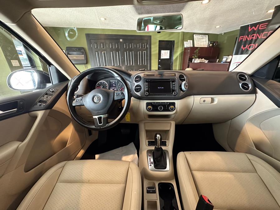 2012 Volkswagen Tiguan 4WD 4dr Auto SE w/Sunroof & Nav, available for sale in West Hartford, Connecticut | AutoMax. West Hartford, Connecticut 2012 Volkswagen Tiguan 4WD 4dr Auto SE w/Sunroof & Nav, available for sale in West Hartford, Connecticut | AutoMax. West Hartford, Connecticut