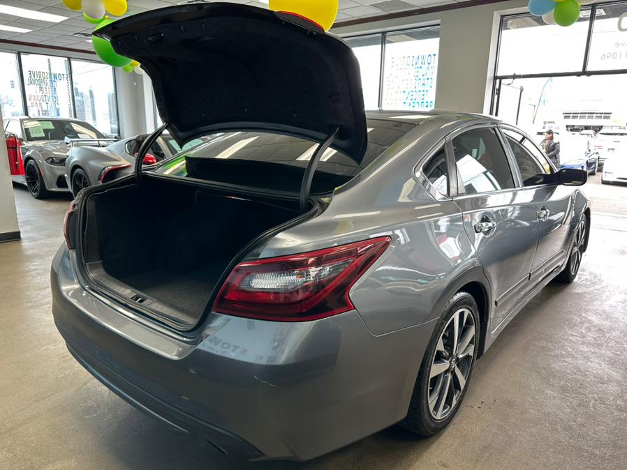 2017 Nissan Altima 2.5 SR Sedan, available for sale in Inwood, New York | 5 Towns Drive. Inwood, New York 2017 Nissan Altima 2.5 SR Sedan, available for sale in Inwood, New York | 5 Towns Drive. Inwood, New York