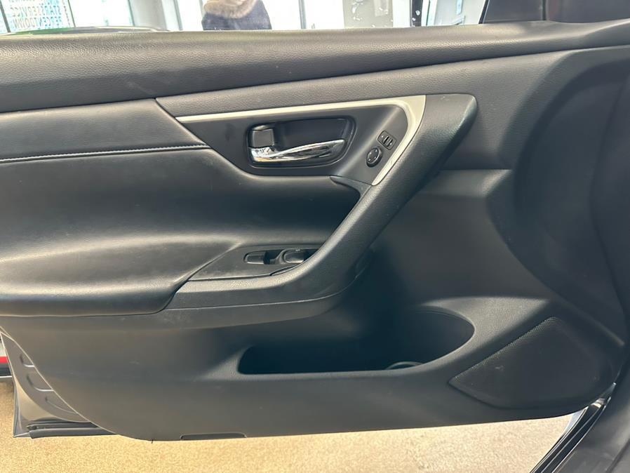 2017 Nissan Altima 2.5 SR Sedan, available for sale in Inwood, New York | 5 Towns Drive. Inwood, New York 2017 Nissan Altima 2.5 SR Sedan, available for sale in Inwood, New York | 5 Towns Drive. Inwood, New York