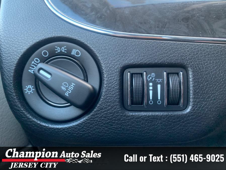 2014 Chrysler Town & Country 4dr Wgn Touring-L, available for sale in Jersey City, New Jersey | Champion Auto Sales. Jersey City, New Jersey 2014 Chrysler Town & Country 4dr Wgn Touring-L, available for sale in Jersey City, New Jersey | Champion Auto Sales. Jersey City, New Jersey