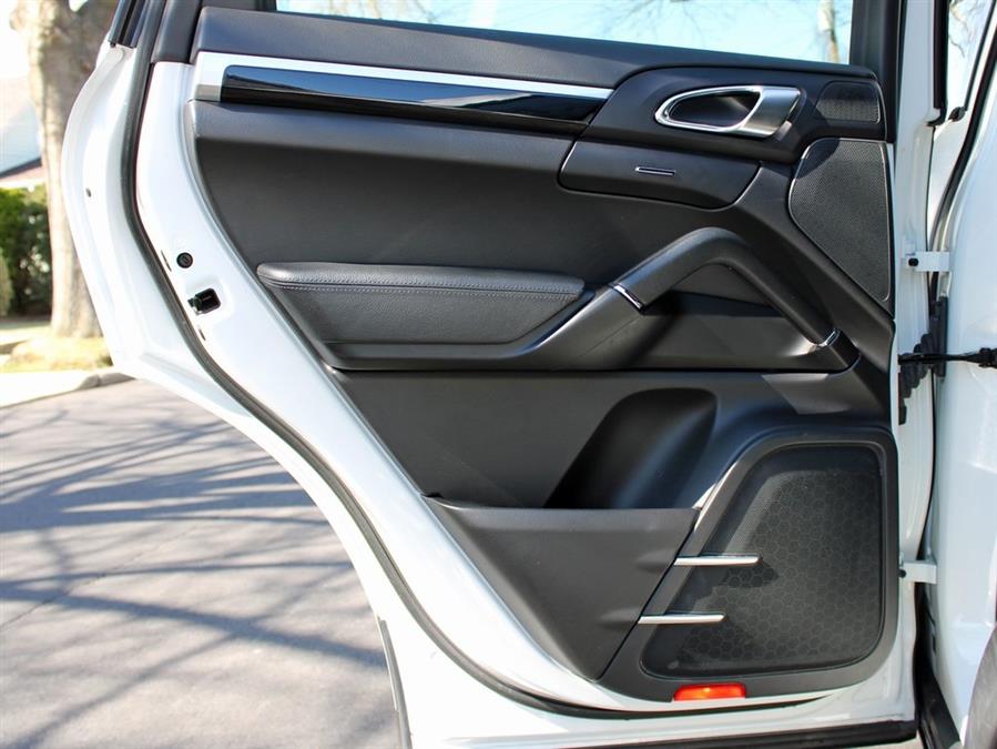 2018 Porsche Cayenne , available for sale in Great Neck, New York | Auto Expo Ent Inc.. Great Neck, New York 2018 Porsche Cayenne , available for sale in Great Neck, New York | Auto Expo Ent Inc.. Great Neck, New York