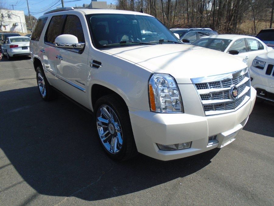 2014 Cadillac Escalade AWD 4dr Platinum, available for sale in Waterbury, Connecticut | Jim Juliani Motors. Waterbury, Connecticut