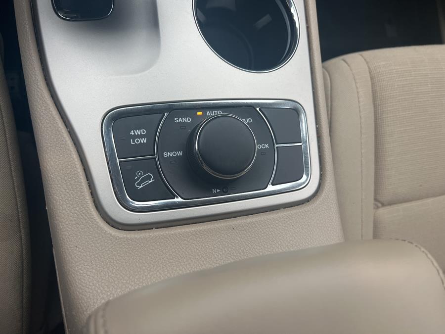 2015 Jeep Grand Cherokee 4WD 4dr Laredo, available for sale in New London, Connecticut | TJ Motors. New London, Connecticut 2015 Jeep Grand Cherokee 4WD 4dr Laredo, available for sale in New London, Connecticut | TJ Motors. New London, Connecticut