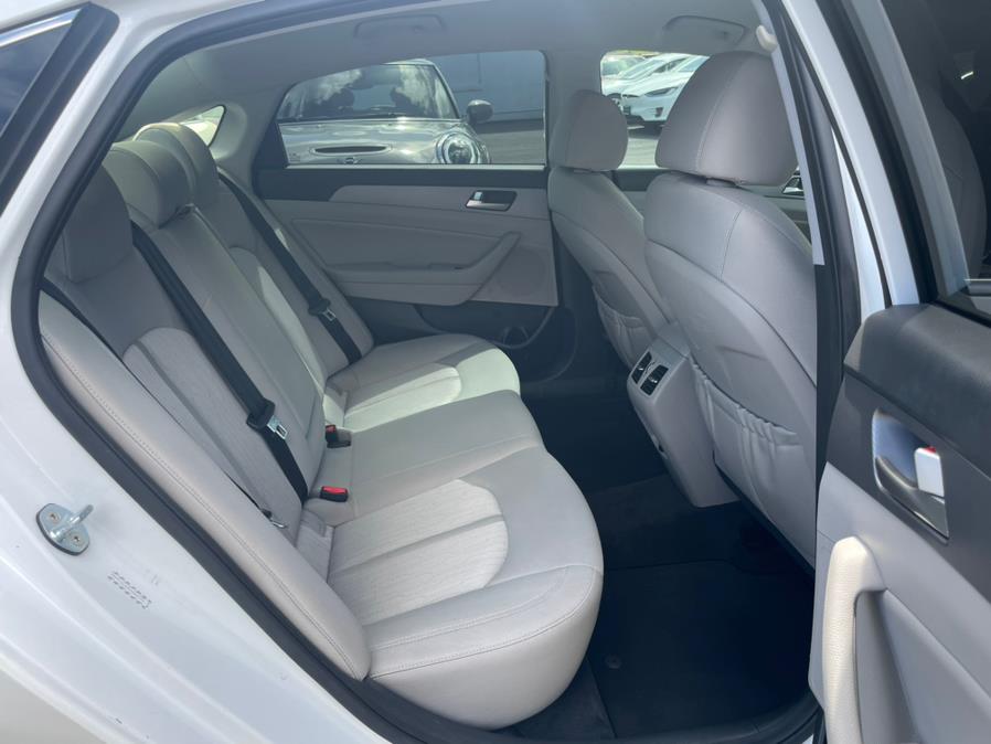 2019 Hyundai Sonata Plug-In Hybrid Sedan, available for sale in Daly City, California | Green Light Auto Wholesale. Daly City, California 2019 Hyundai Sonata Plug-In Hybrid Sedan, available for sale in Daly City, California | Green Light Auto Wholesale. Daly City, California