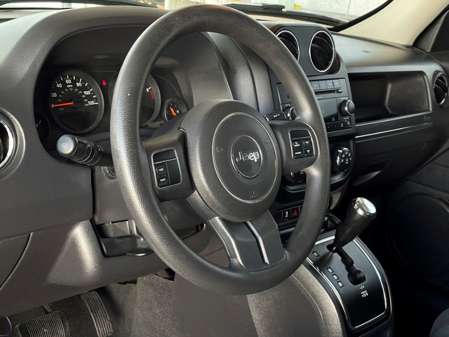 2011 Jeep Patriot FWD 4dr Sport, available for sale in Corona, California | Green Light Auto. Corona, California 2011 Jeep Patriot FWD 4dr Sport, available for sale in Corona, California | Green Light Auto. Corona, California