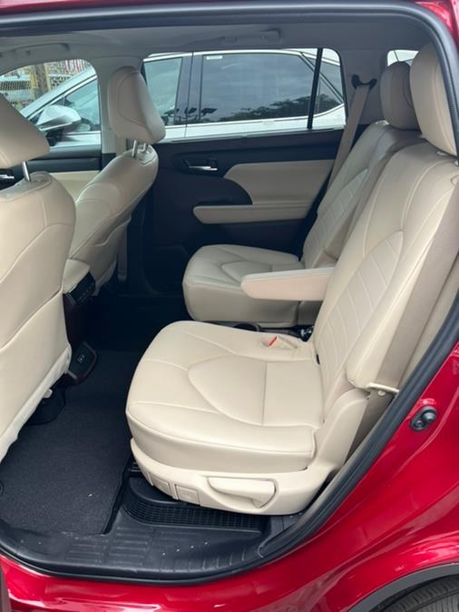 2022 Toyota Highlander Hybrid XLE FWD (Natl), available for sale in BROOKLYN, New York | Deals on Wheels International Auto. BROOKLYN, New York 2022 Toyota Highlander Hybrid XLE FWD (Natl), available for sale in BROOKLYN, New York | Deals on Wheels International Auto. BROOKLYN, New York