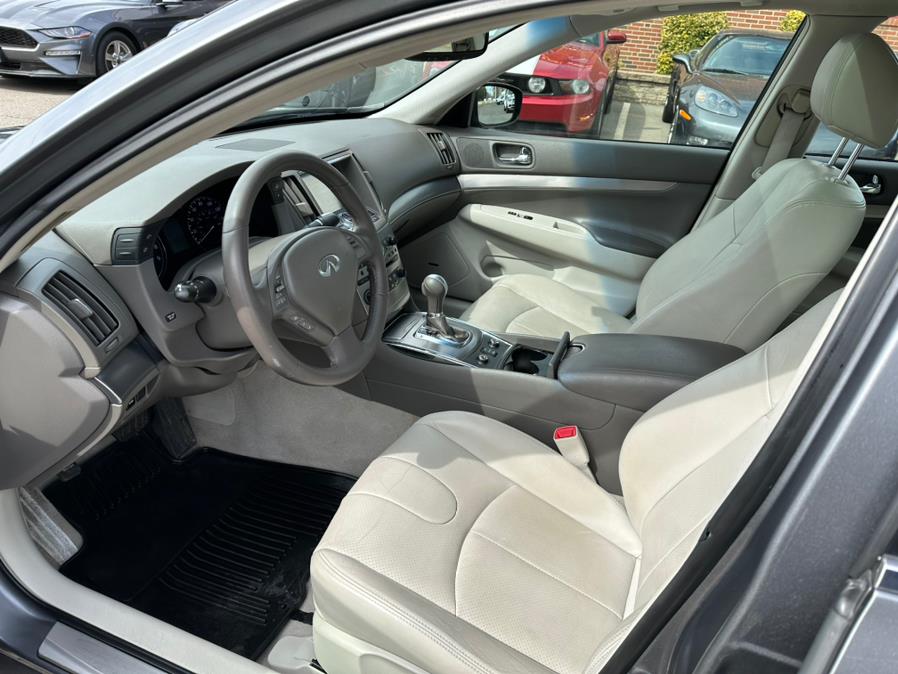 2015 Infiniti Q40 4dr Sdn AWD, available for sale in South Windsor, Connecticut | Mike And Tony Auto Sales, Inc. South Windsor, Connecticut 2015 Infiniti Q40 4dr Sdn AWD, available for sale in South Windsor, Connecticut | Mike And Tony Auto Sales, Inc. South Windsor, Connecticut