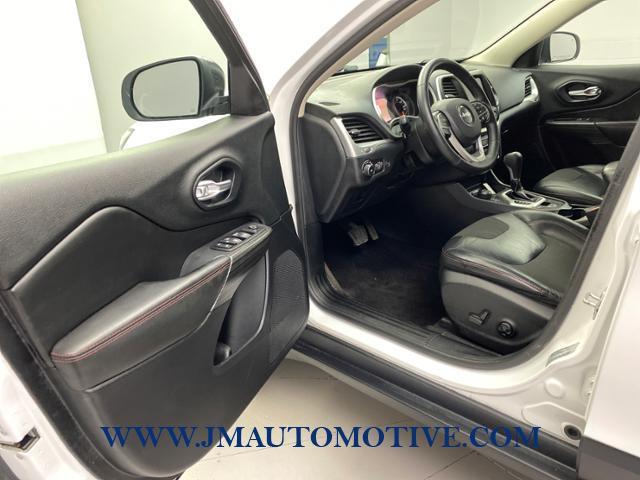 2016 Jeep Cherokee 4WD 4dr Trailhawk, available for sale in Naugatuck, Connecticut | J&M Automotive Sls&Svc LLC. Naugatuck, Connecticut 2016 Jeep Cherokee 4WD 4dr Trailhawk, available for sale in Naugatuck, Connecticut | J&M Automotive Sls&Svc LLC. Naugatuck, Connecticut