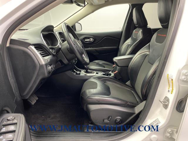 2016 Jeep Cherokee 4WD 4dr Trailhawk, available for sale in Naugatuck, Connecticut | J&M Automotive Sls&Svc LLC. Naugatuck, Connecticut 2016 Jeep Cherokee 4WD 4dr Trailhawk, available for sale in Naugatuck, Connecticut | J&M Automotive Sls&Svc LLC. Naugatuck, Connecticut