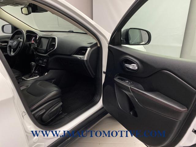 2016 Jeep Cherokee 4WD 4dr Trailhawk, available for sale in Naugatuck, Connecticut | J&M Automotive Sls&Svc LLC. Naugatuck, Connecticut 2016 Jeep Cherokee 4WD 4dr Trailhawk, available for sale in Naugatuck, Connecticut | J&M Automotive Sls&Svc LLC. Naugatuck, Connecticut