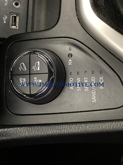 2016 Jeep Cherokee 4WD 4dr Trailhawk, available for sale in Naugatuck, Connecticut | J&M Automotive Sls&Svc LLC. Naugatuck, Connecticut 2016 Jeep Cherokee 4WD 4dr Trailhawk, available for sale in Naugatuck, Connecticut | J&M Automotive Sls&Svc LLC. Naugatuck, Connecticut