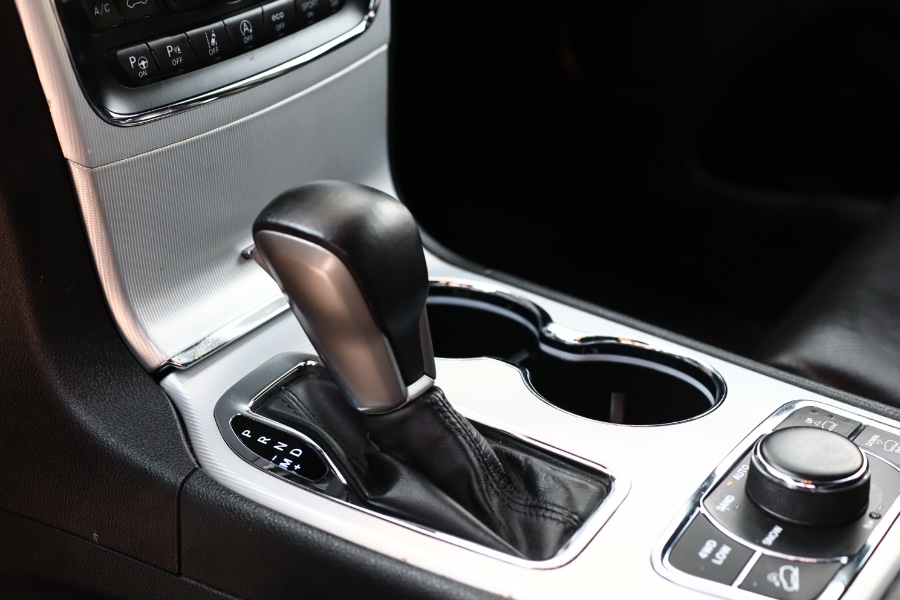 2018 Jeep Grand Cherokee Overland 4x4, available for sale in Jamaica, New York | Hillside Auto Mall Inc.. Jamaica, New York 2018 Jeep Grand Cherokee Overland 4x4, available for sale in Jamaica, New York | Hillside Auto Mall Inc.. Jamaica, New York