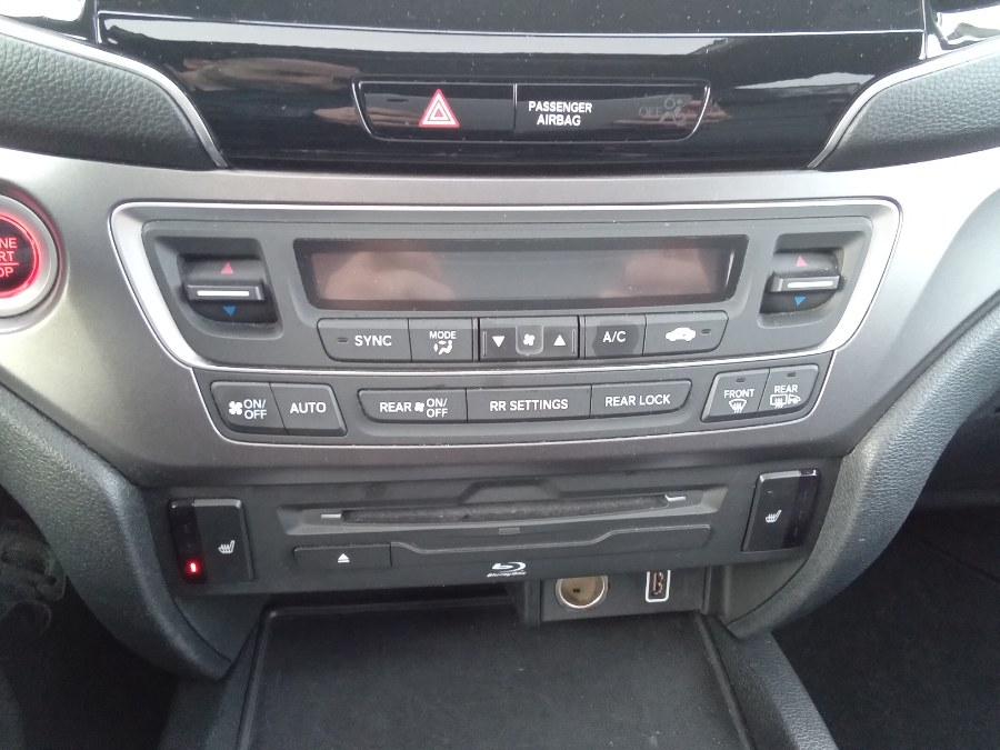 2019 Honda Pilot EX-L w/Navi & RES AWD, available for sale in Irvington, New Jersey | NJ Used Cars Center. Irvington, New Jersey 2019 Honda Pilot EX-L w/Navi & RES AWD, available for sale in Irvington, New Jersey | NJ Used Cars Center. Irvington, New Jersey