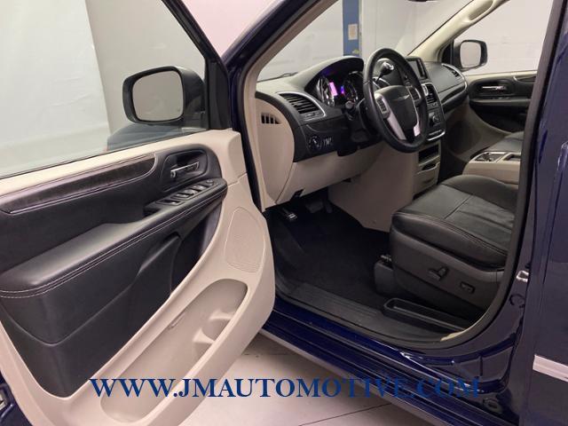 2016 Chrysler Town & Country 4dr Wgn Touring, available for sale in Naugatuck, Connecticut | J&M Automotive Sls&Svc LLC. Naugatuck, Connecticut 2016 Chrysler Town & Country 4dr Wgn Touring, available for sale in Naugatuck, Connecticut | J&M Automotive Sls&Svc LLC. Naugatuck, Connecticut
