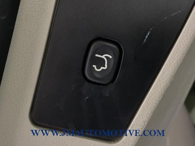 2016 Chrysler Town & Country 4dr Wgn Touring, available for sale in Naugatuck, Connecticut | J&M Automotive Sls&Svc LLC. Naugatuck, Connecticut 2016 Chrysler Town & Country 4dr Wgn Touring, available for sale in Naugatuck, Connecticut | J&M Automotive Sls&Svc LLC. Naugatuck, Connecticut