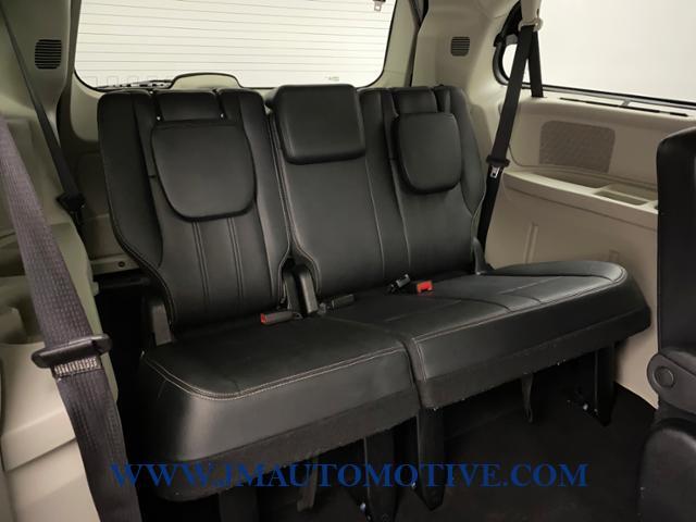 2016 Chrysler Town & Country 4dr Wgn Touring, available for sale in Naugatuck, Connecticut | J&M Automotive Sls&Svc LLC. Naugatuck, Connecticut 2016 Chrysler Town & Country 4dr Wgn Touring, available for sale in Naugatuck, Connecticut | J&M Automotive Sls&Svc LLC. Naugatuck, Connecticut