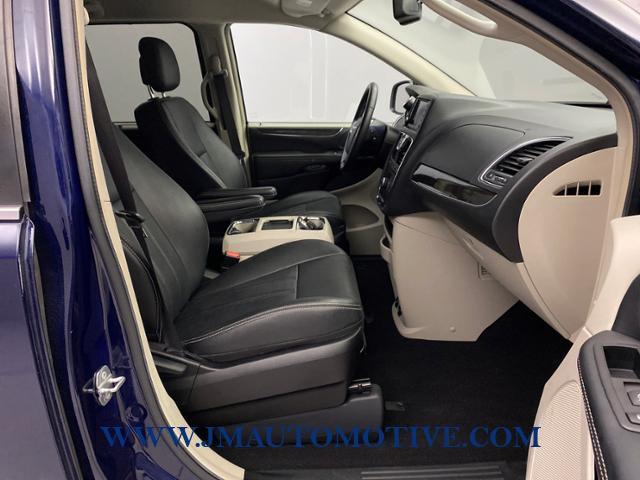2016 Chrysler Town & Country 4dr Wgn Touring, available for sale in Naugatuck, Connecticut | J&M Automotive Sls&Svc LLC. Naugatuck, Connecticut 2016 Chrysler Town & Country 4dr Wgn Touring, available for sale in Naugatuck, Connecticut | J&M Automotive Sls&Svc LLC. Naugatuck, Connecticut