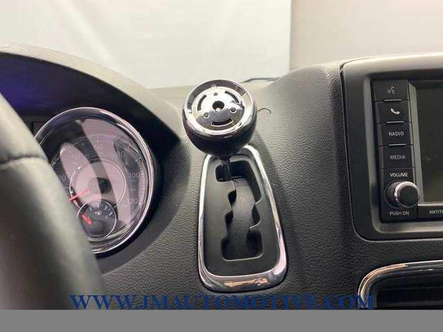 2016 Chrysler Town & Country 4dr Wgn Touring, available for sale in Naugatuck, Connecticut | J&M Automotive Sls&Svc LLC. Naugatuck, Connecticut 2016 Chrysler Town & Country 4dr Wgn Touring, available for sale in Naugatuck, Connecticut | J&M Automotive Sls&Svc LLC. Naugatuck, Connecticut