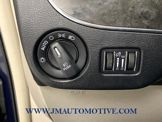 2016 Chrysler Town & Country 4dr Wgn Touring, available for sale in Naugatuck, Connecticut | J&M Automotive Sls&Svc LLC. Naugatuck, Connecticut 2016 Chrysler Town & Country 4dr Wgn Touring, available for sale in Naugatuck, Connecticut | J&M Automotive Sls&Svc LLC. Naugatuck, Connecticut